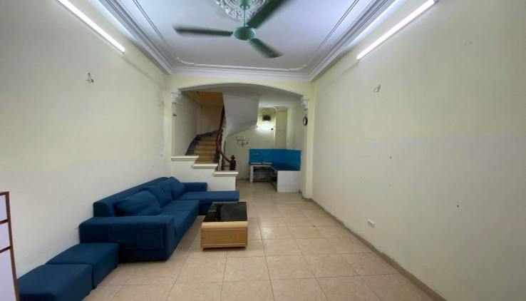Cho thuê nhà nguyên căn ngõ 327 Trần Đại Nghĩa, 4 tầng, 30m2, 2 ngủ, chỉ 9tr - Full nội thất